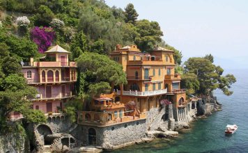 10 Actions That Will Get You Kicked Off a Plane